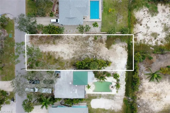 5780 Lauder St, Fort Myers Beach, Florida 33931