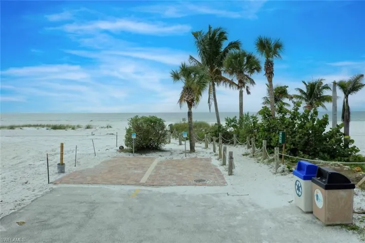 5780 Lauder St, Fort Myers Beach, Florida 33931