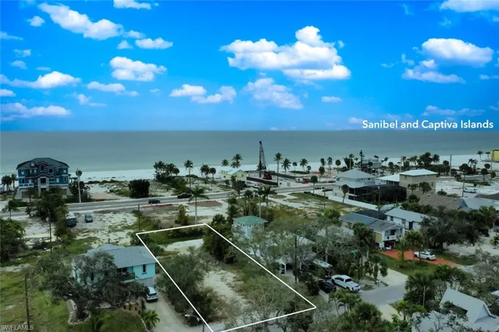 5780 Lauder St, Fort Myers Beach, Florida 33931