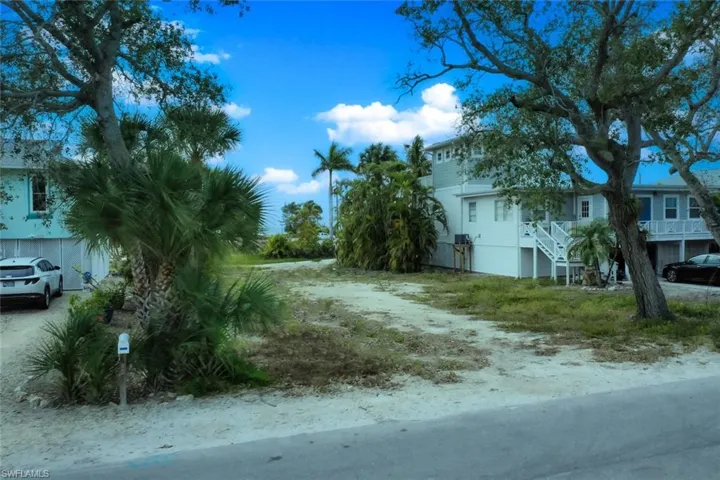 5780 Lauder St, Fort Myers Beach, Florida 33931