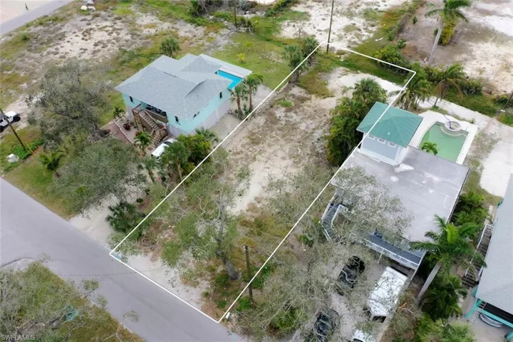 5780 Lauder St, Fort Myers Beach, Florida 33931