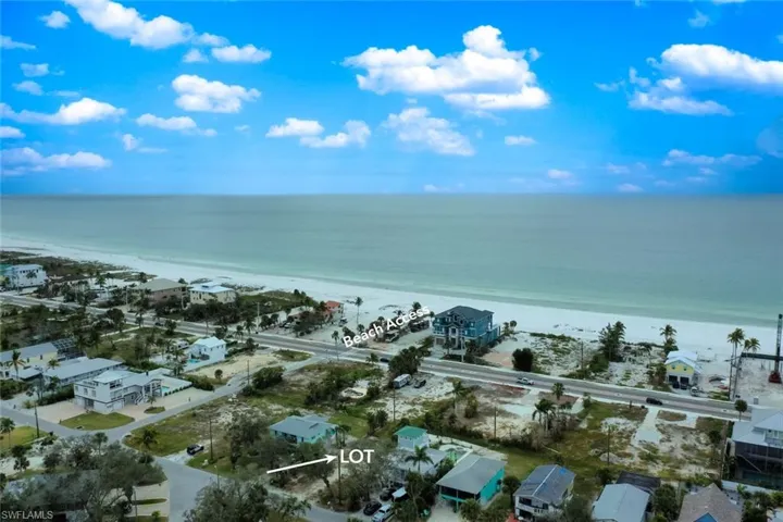 5780 Lauder St, Fort Myers Beach, Florida 33931