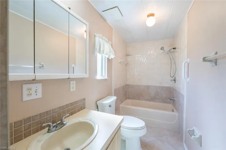 130  Grassy Key  LN, Naples, FL 34114