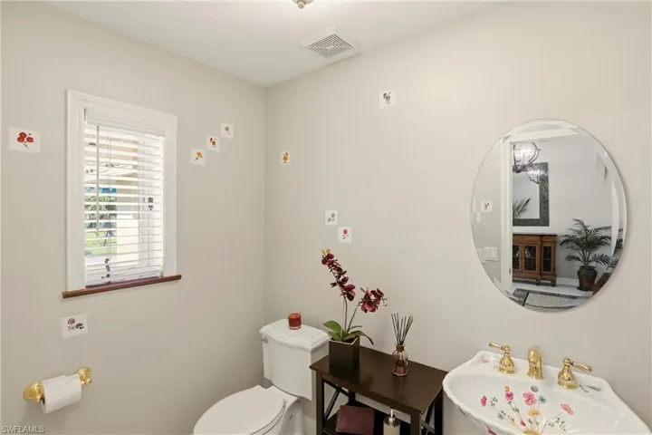 Powder room.