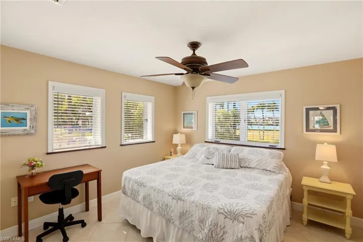 Guest bedroom.