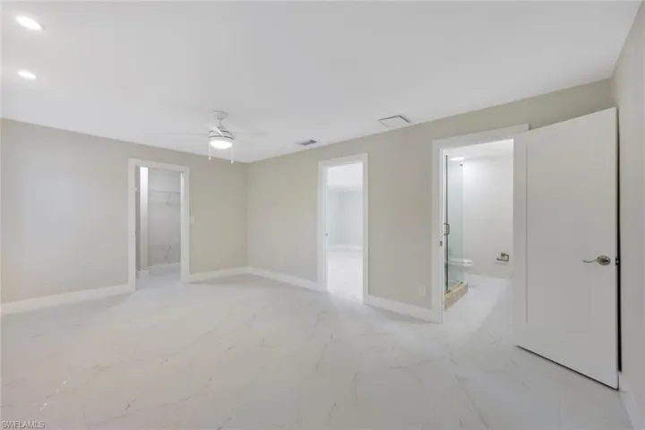 Primary suite features ensuite bathroom and large walk-in closet.