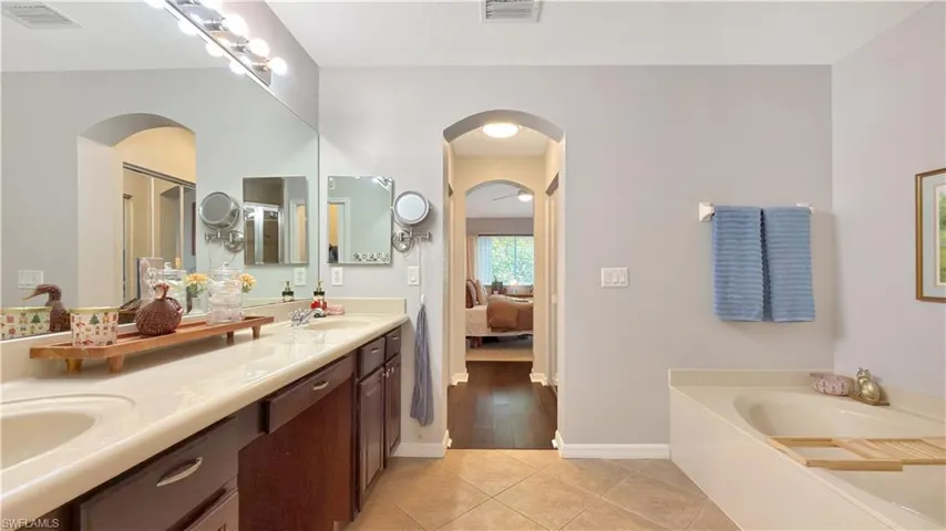 9762  Roundstone  CIR, Fort Myers, FL 33967