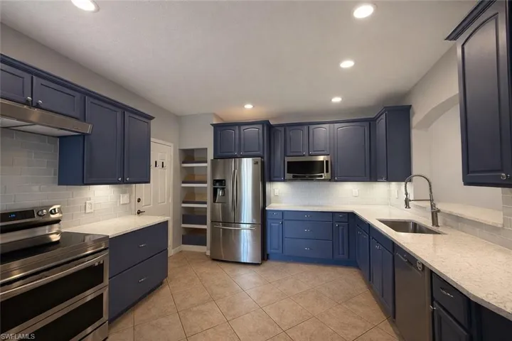 9762  Roundstone  CIR, Fort Myers, FL 33967