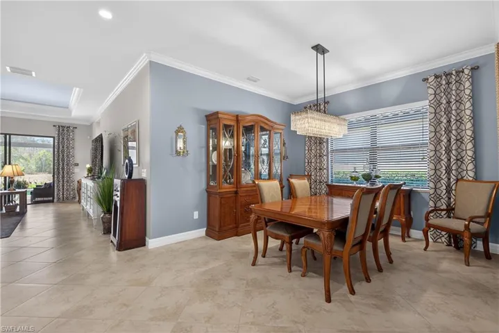 Dining space with ornamental molding