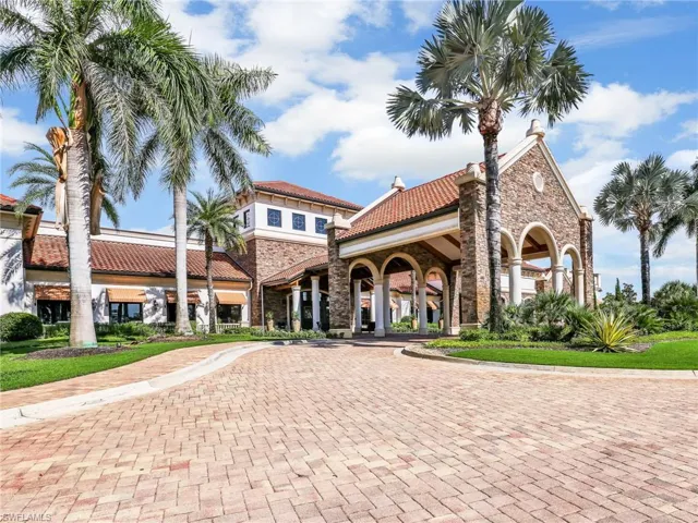 Main Golf Clubhouse Entrance