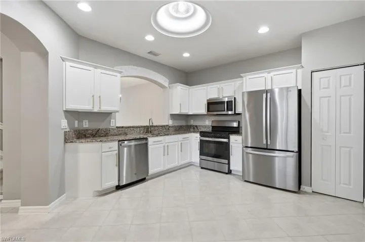 9829 Roundstone Cir, Fort Myers, Florida 33967