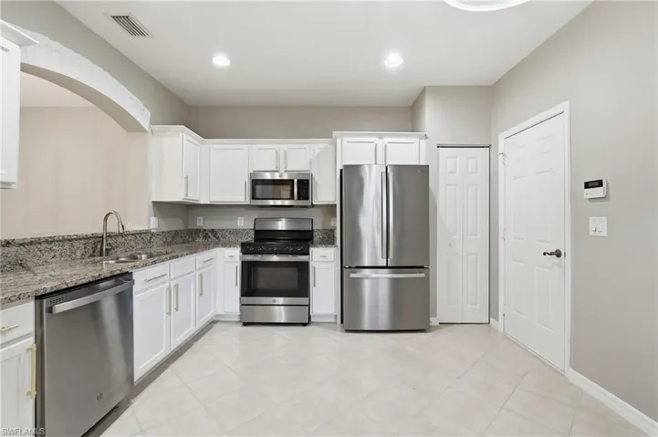 9829 Roundstone Cir, Fort Myers, Florida 33967