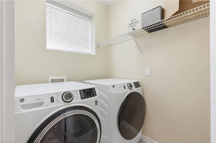 9829 Roundstone Cir, Fort Myers, Florida 33967