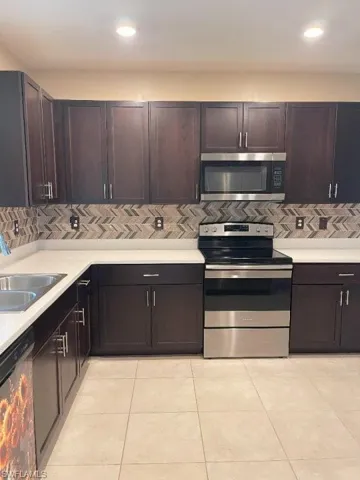 1132 Nw 8th Ter, Cape Coral, Florida 33993