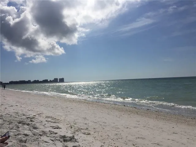 Beautiful beaches 10 minutes away
