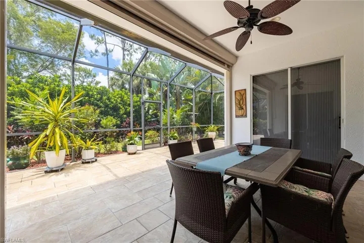 Amazing screened in Lanai. Look at all the gorgeous tropical plants!
