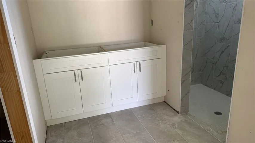 Bathroom with a marble finish shower