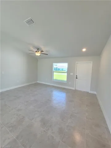 Empty room with ceiling fan