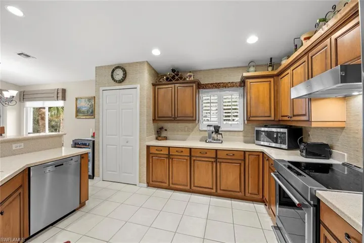 Extra counter space for the chef!