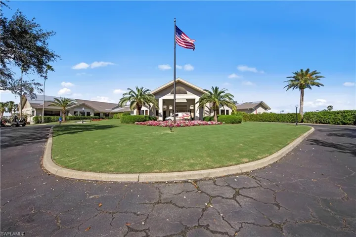 Drive up entrance to clubhouse