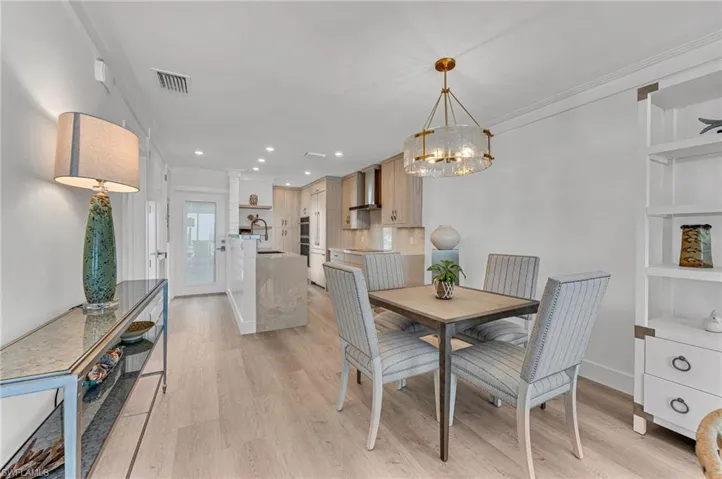 2121  Gulf Shore N BLVD, Naples, FL 34102