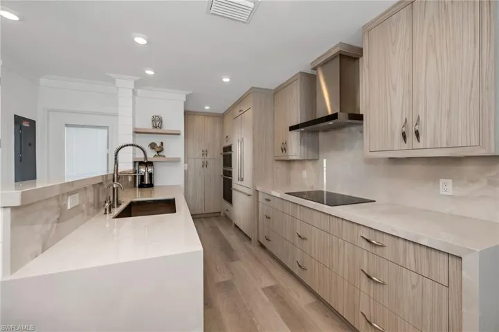 2121  Gulf Shore N BLVD, Naples, FL 34102