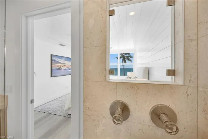 2121  Gulf Shore N BLVD, Naples, FL 34102