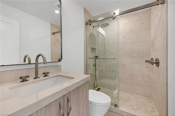 2121  Gulf Shore N BLVD, Naples, FL 34102
