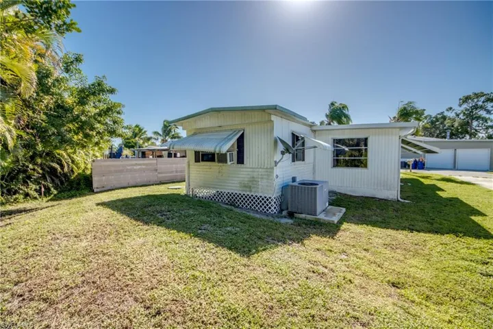 123 Amber Ave, North Fort Myers, Florida 33917