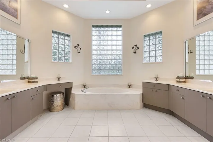 3201  Brookeview  CT, Naples, FL 34120