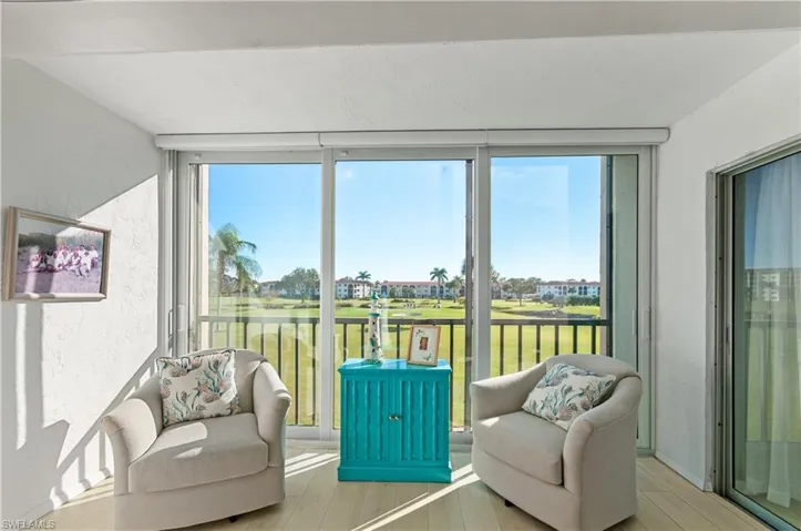 Glassed and screened lanai