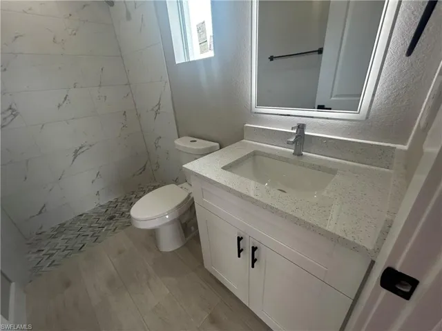 2524 NE 1st  PL, Cape Coral, FL 33909