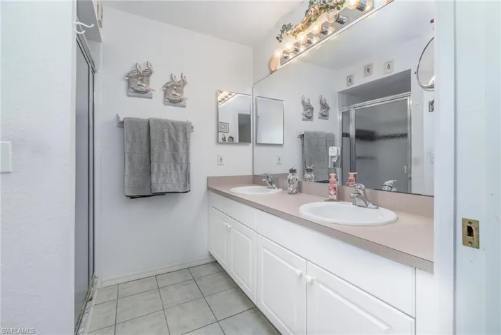 928 Se 5th Pl, Cape Coral, Florida 33990