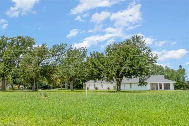 928 Se 5th Pl, Cape Coral, Florida 33990