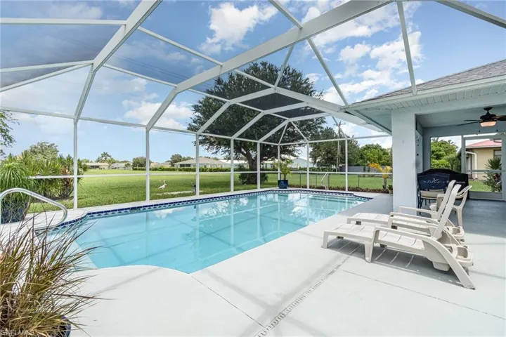 928 Se 5th Pl, Cape Coral, Florida 33990