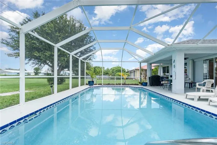 928 Se 5th Pl, Cape Coral, Florida 33990