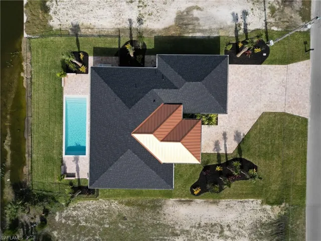Birds eye view of property