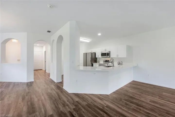 Large breakfast bar new quartz countertops