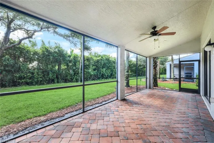 15462  Summit Place  CIR, Naples, FL 34119