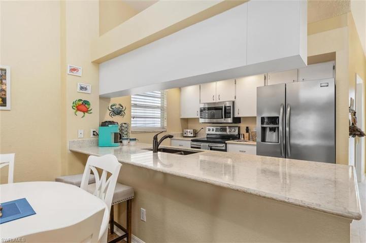 Kitchen has granite counters