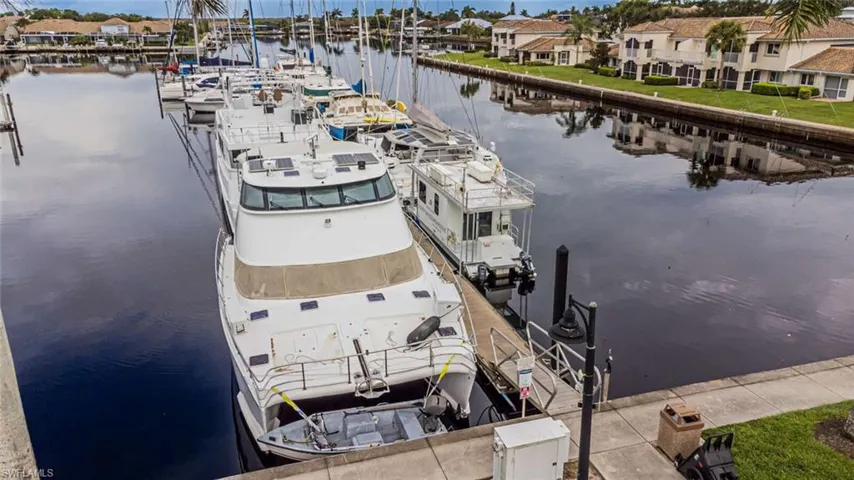 525  Newport  DR, Naples, FL 34114