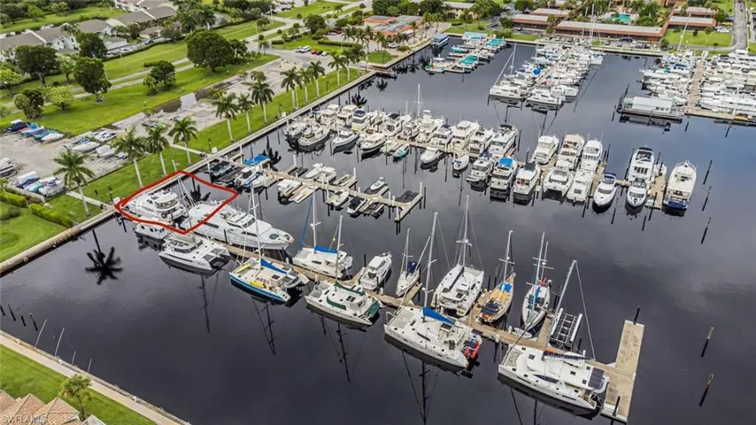 525  Newport  DR, Naples, FL 34114