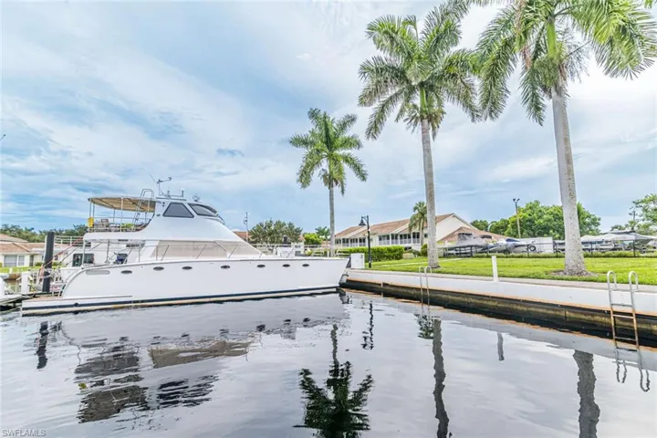 525  Newport  DR, Naples, FL 34114