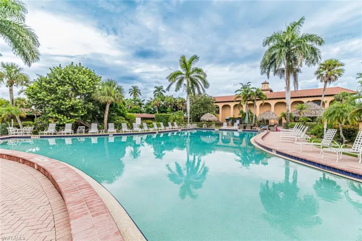 525  Newport  DR, Naples, FL 34114