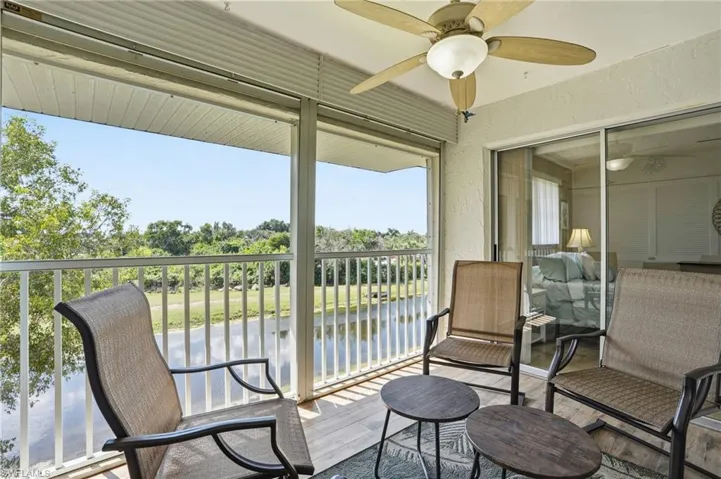SCREENED LANAI OVERLOOKING SERENE WATERWAY, GOLF COURSE, AND ENDLESS BIRD WATCHING!!