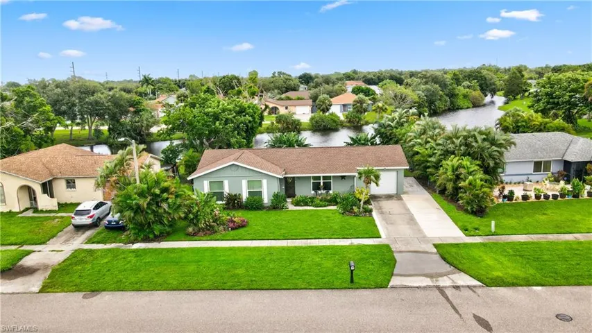View of front of home featuring a front yard
