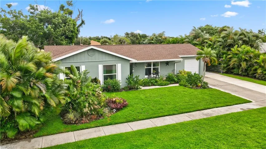 Ranch-style house featuring a front lawn