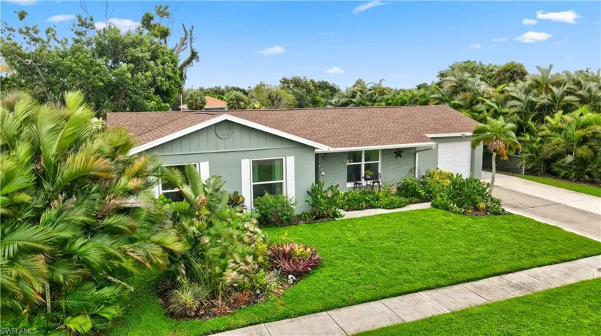 Ranch-style house featuring a front lawn