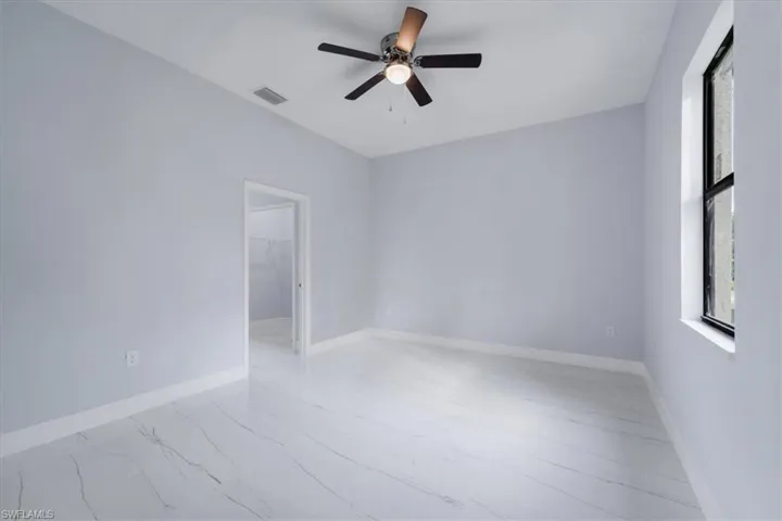 Empty room with ceiling fan