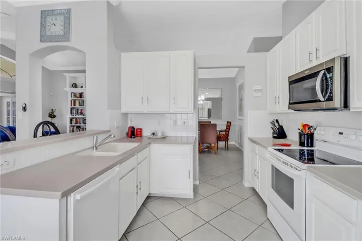 7477 Lourdes Ct, Naples, Florida 34104
